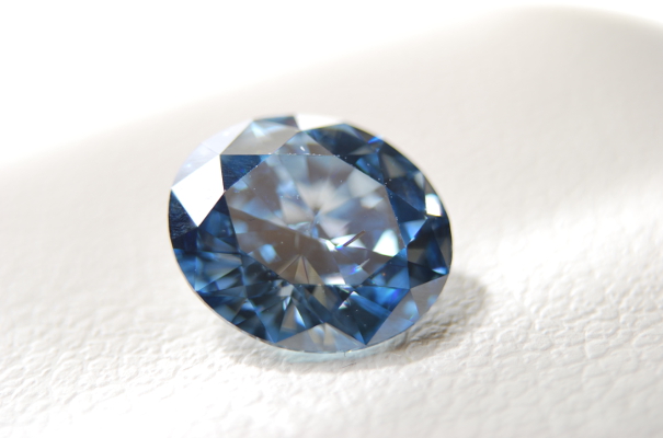 Ein ovaler Diamant - Diamantbestattung Algordanza