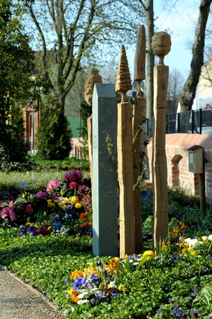 AzuBienen-Grab - Bund deutscher Friedhofsgärtner in Bonn